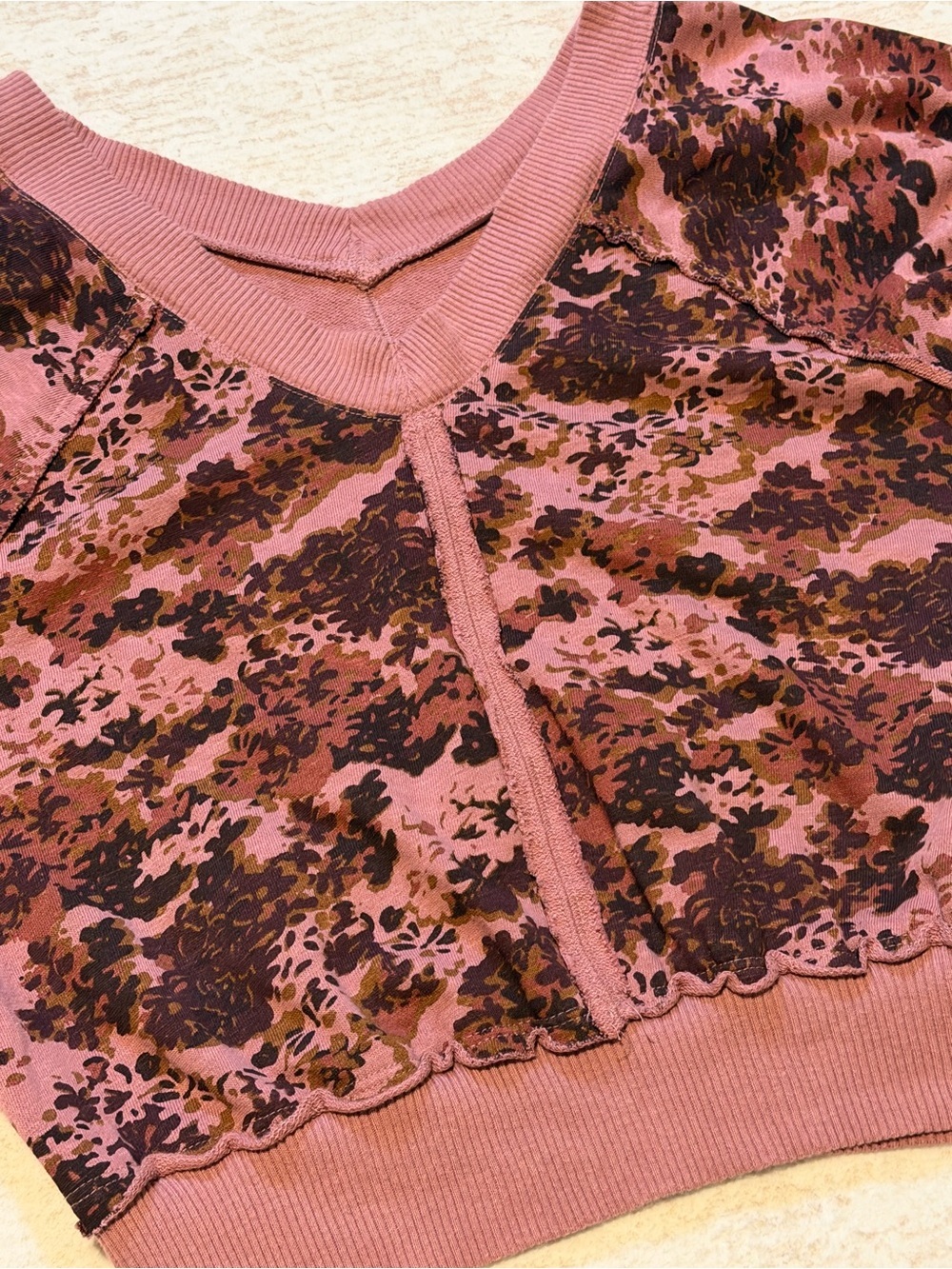 Pilcro Dusty Rose Floral V-Neck Cropped Top - Picture 2 of 8